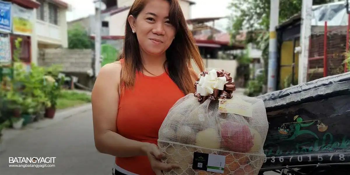 Fruit basket ay isang  ideal  na pang regalo kay nanay ngayong Mother's Day